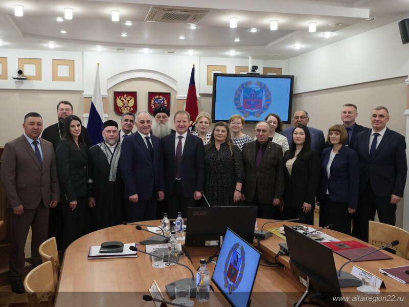 Митрополит Сергий принял участие в заседании президиума Совета по вопросам реализации государственной национальной политики при Правительстве Алтайского края
